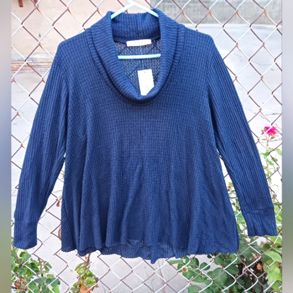 NWT WOMENS TOP SIZE S Veronica M